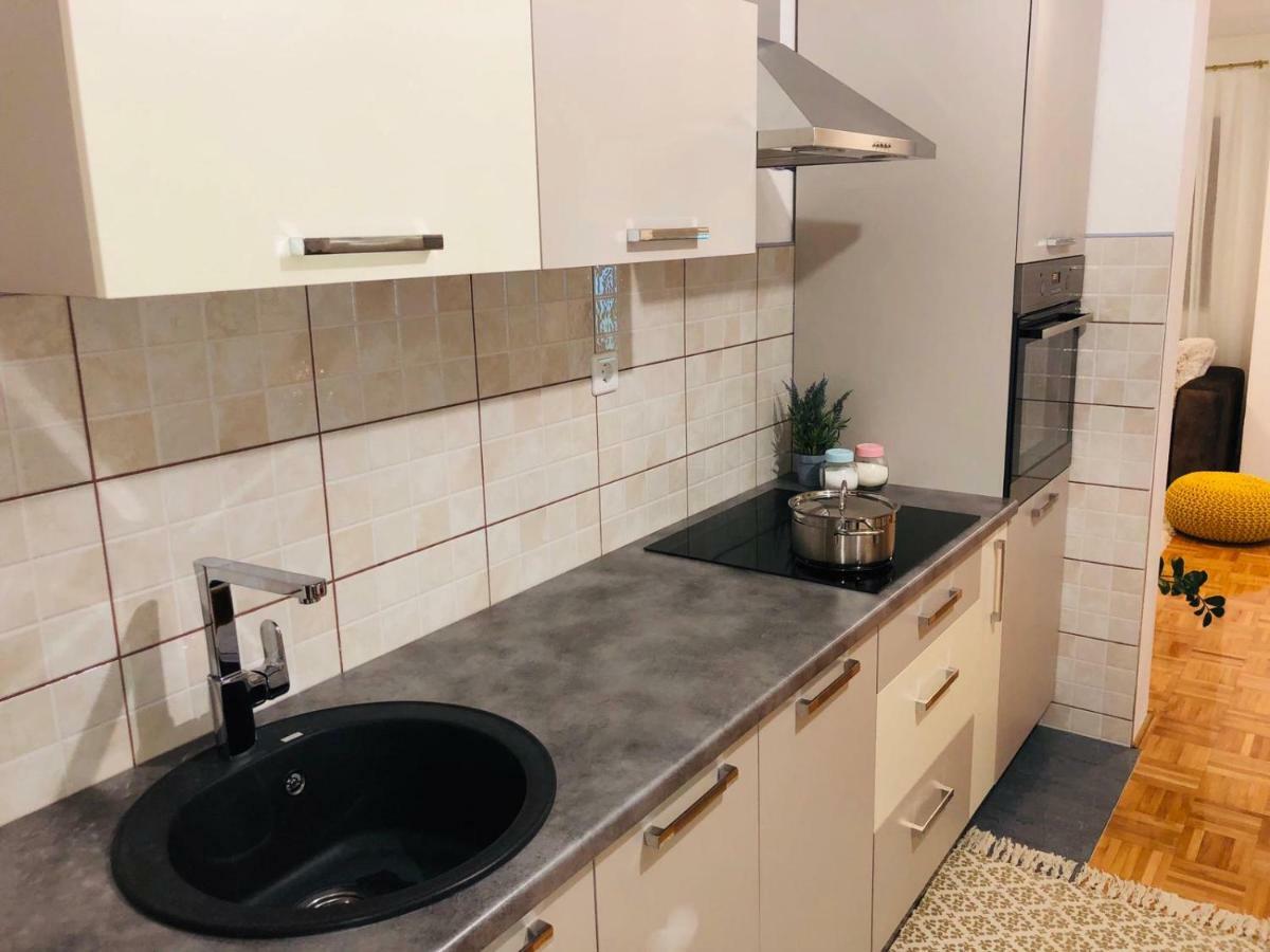 Apartment Golden Fields Smoljanac Buitenkant foto